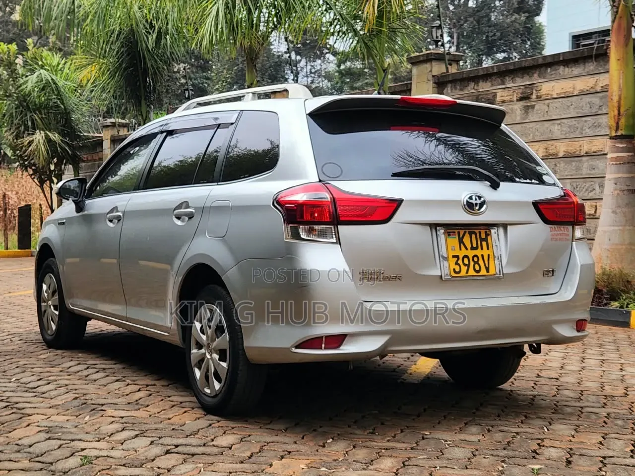 Toyota Corolla Fielder 2017 Silver