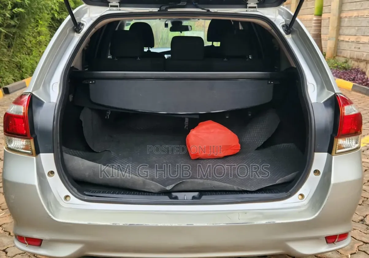 Toyota Corolla Fielder 2017 Silver