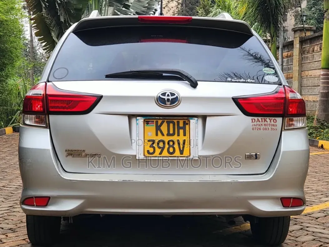 Toyota Corolla Fielder 2017 Silver