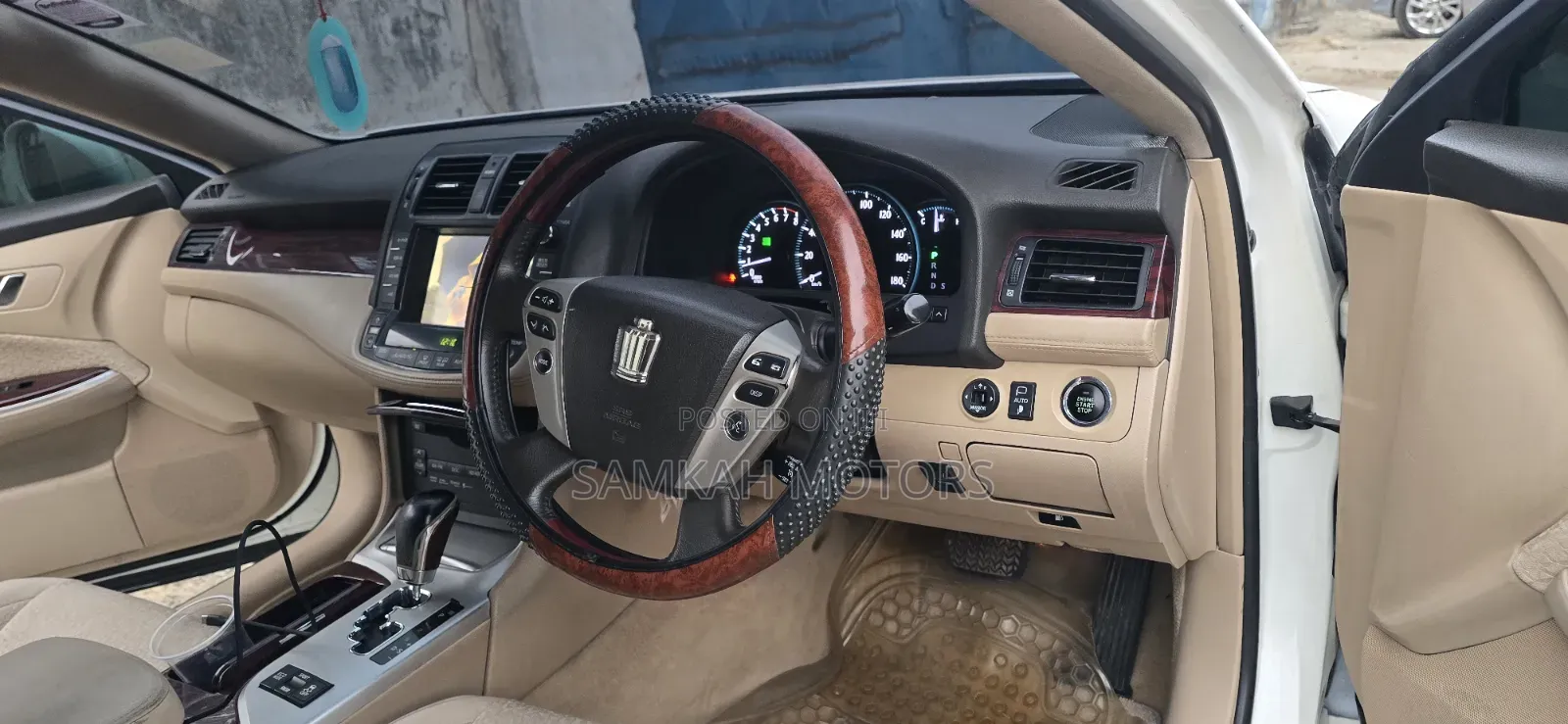 Toyota Crown 2013 White