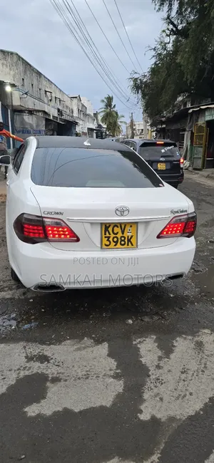 Toyota Crown 2013 White