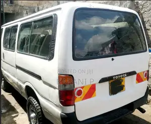 Toyota HiAce 2002 White