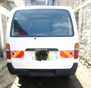 Toyota HiAce 2002 White