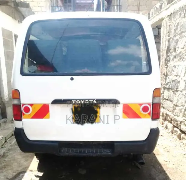 Toyota HiAce 2002 White