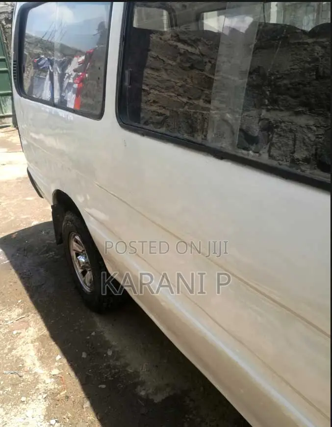 Toyota HiAce 2002 White