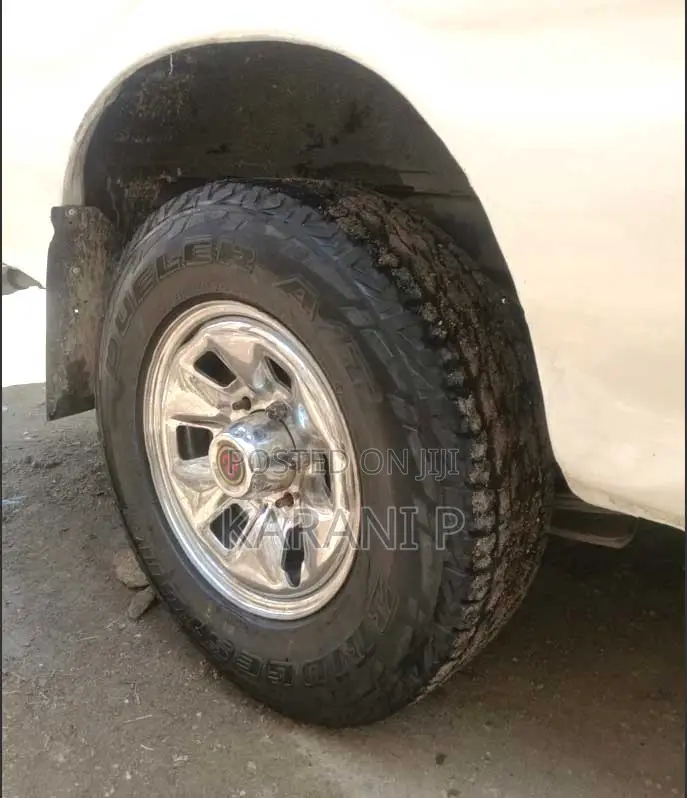 Toyota HiAce 2002 White