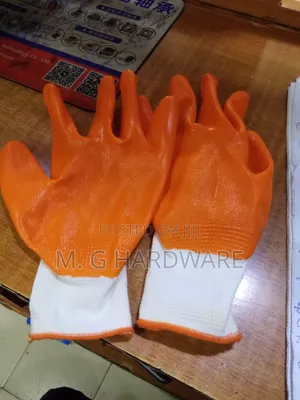 Woolen Silky Short Gloves