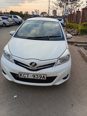 Toyota Vitz 2012 Pearl