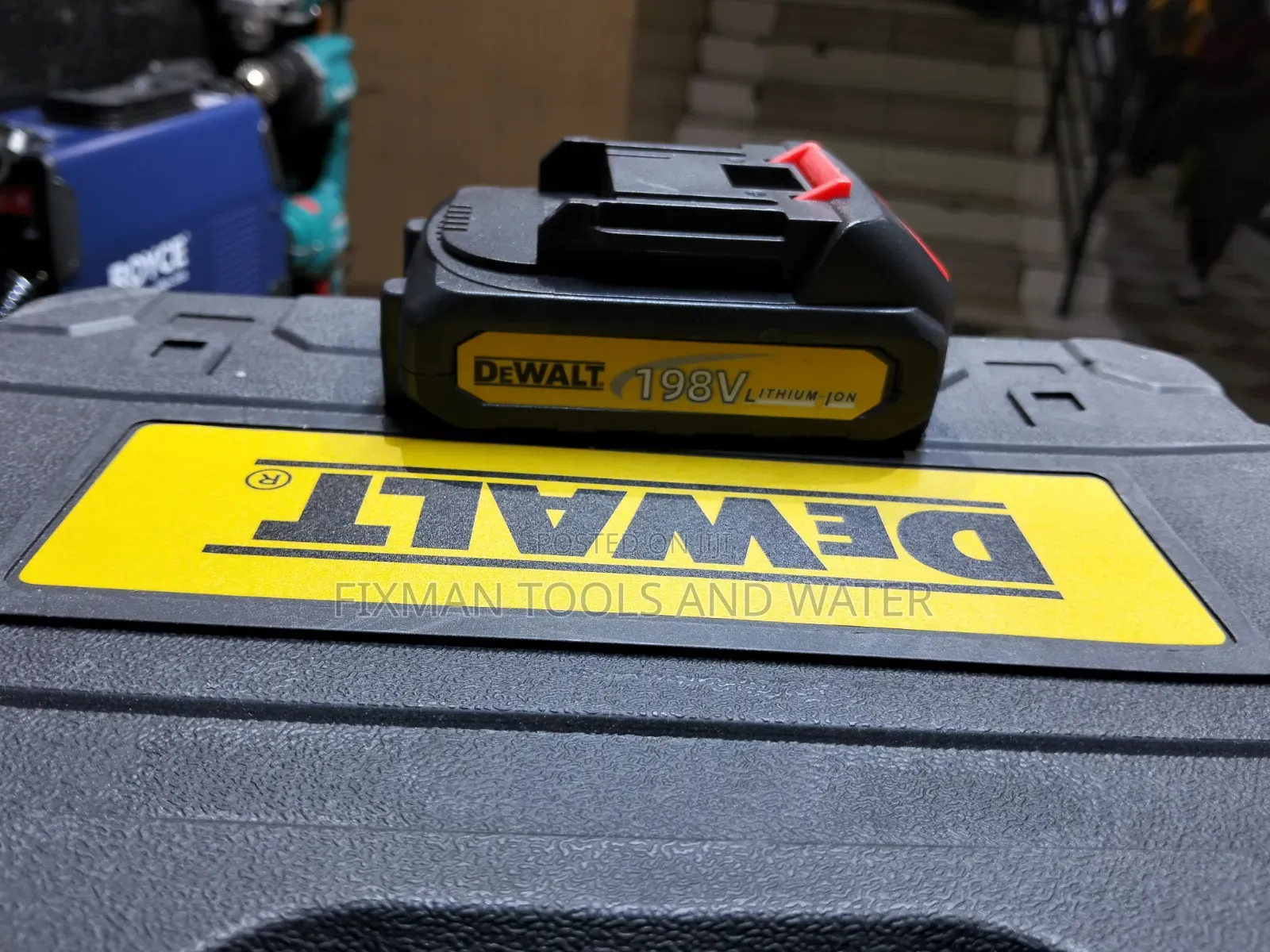 Brushless Dewalt Cordless Drill With Hammer 198V 2 Battery and Charger