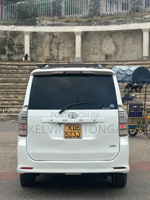 Toyota Noah 2014 White
