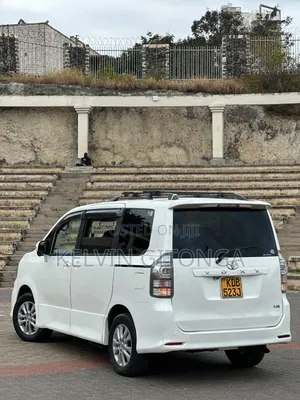 Toyota Noah 2014 White