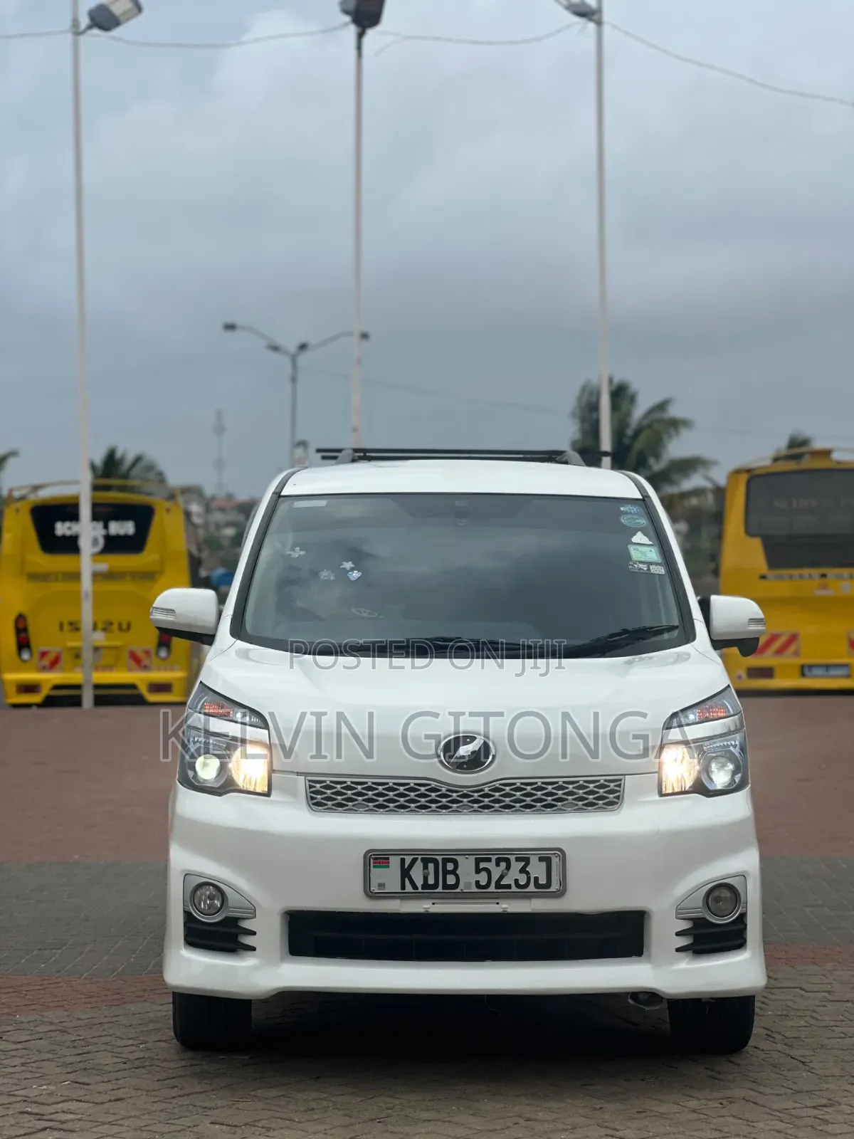 Toyota Noah 2014 White
