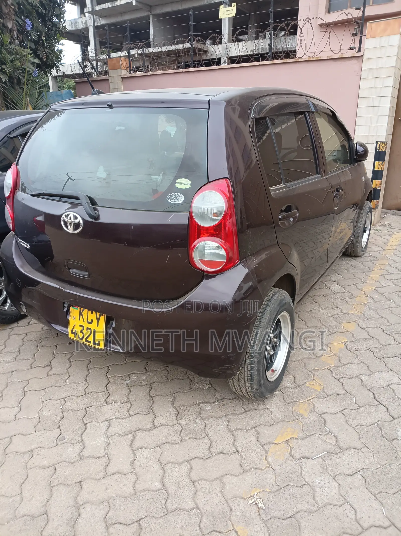 Toyota Passo 1.0 FWD 2013 Burgundy