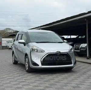 Toyota Sienta 2019 Silver