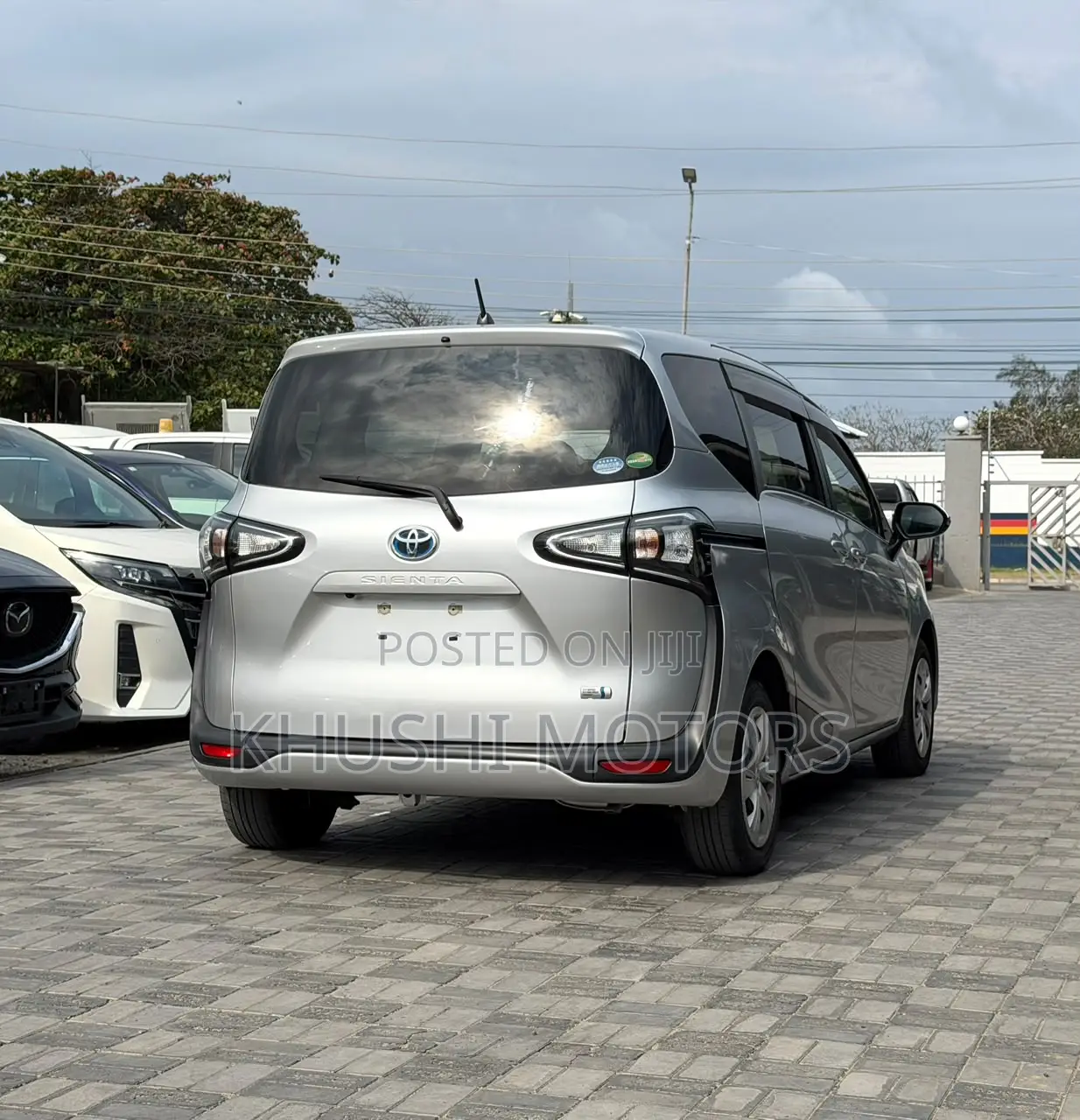 Toyota Sienta 2019 Silver