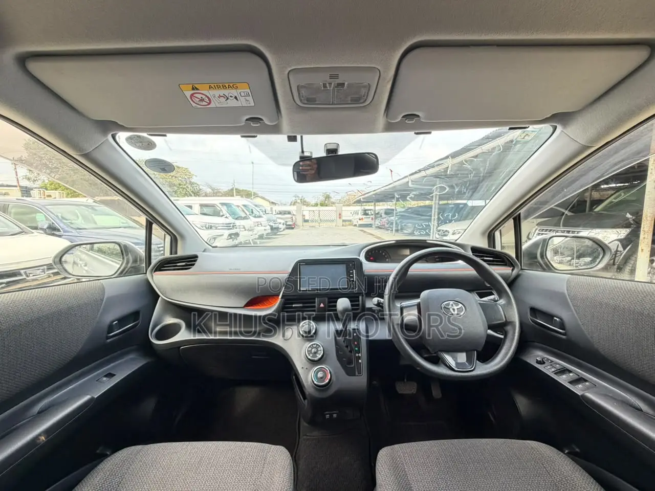 Toyota Sienta 2019 Silver