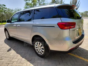 Kia Carnival 2019 Silver