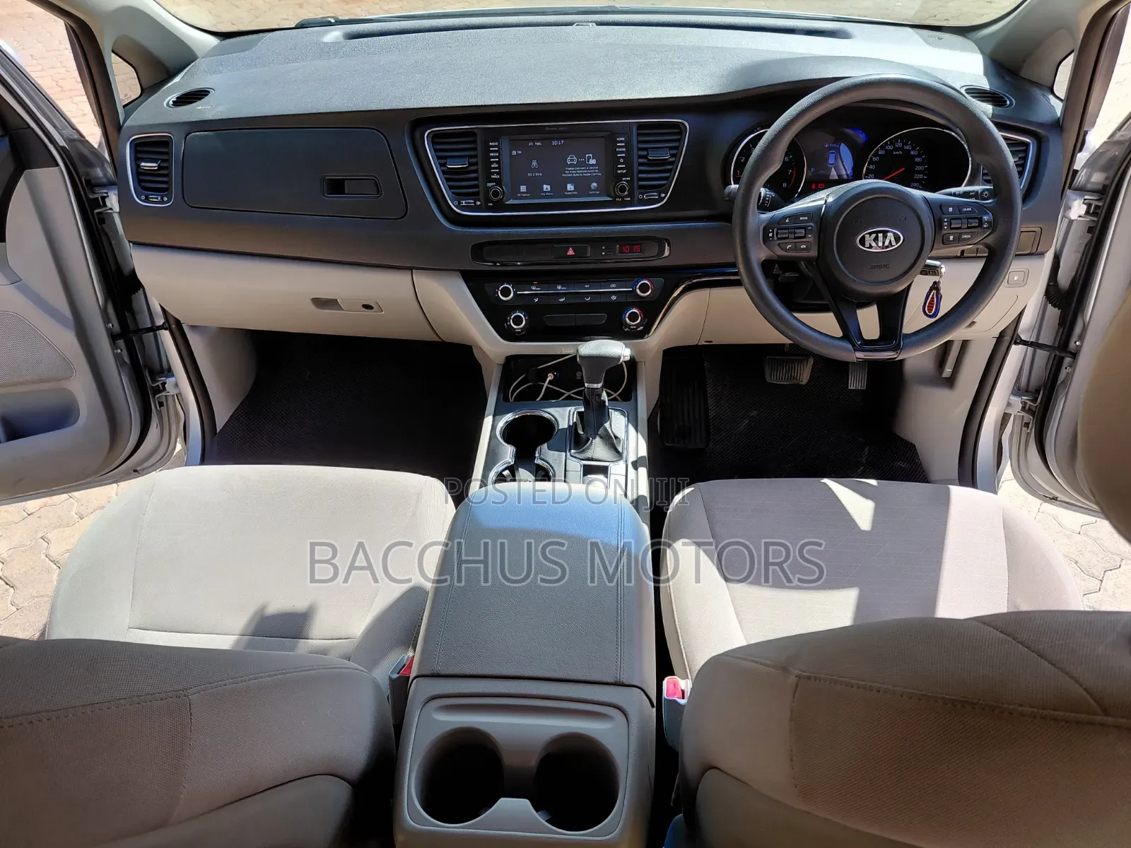 Kia Carnival 2019 Silver