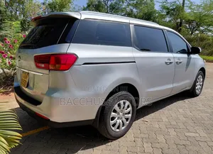 Kia Carnival 2019 Silver