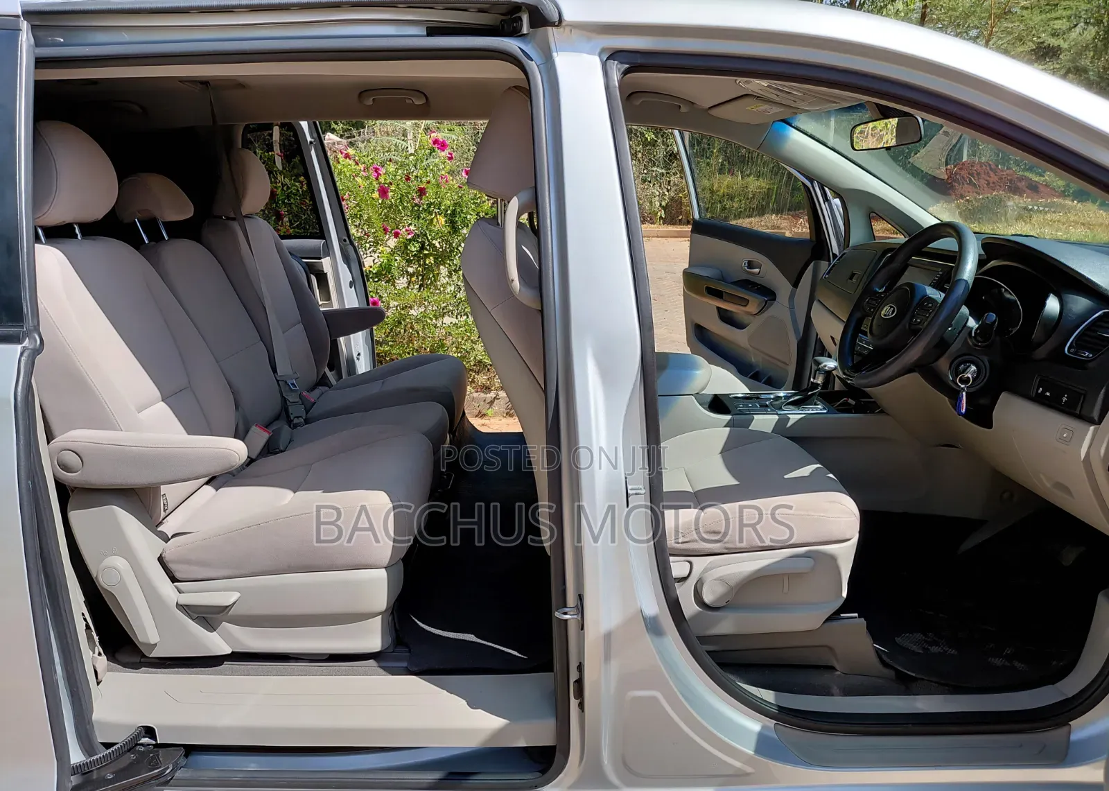 Kia Carnival 2019 Silver