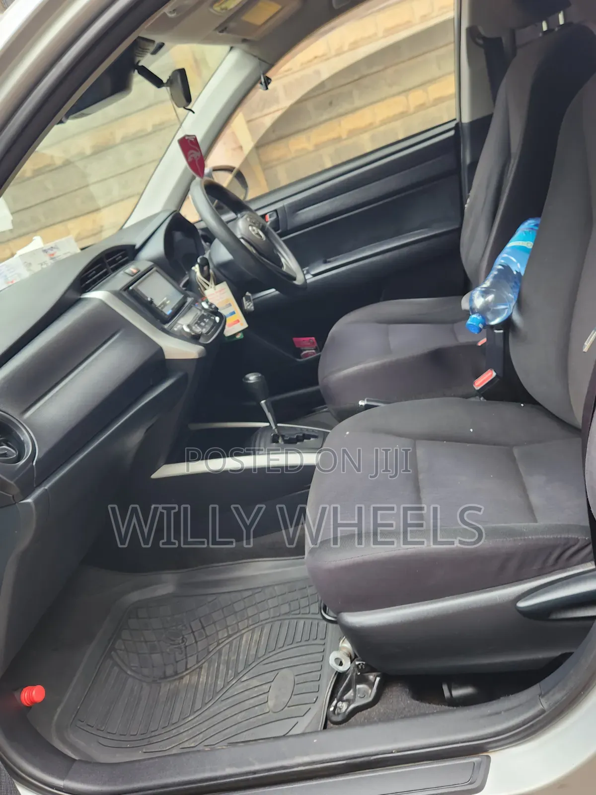 Toyota Corolla Fielder 1.5 Hybrid FWD 2017 Silver