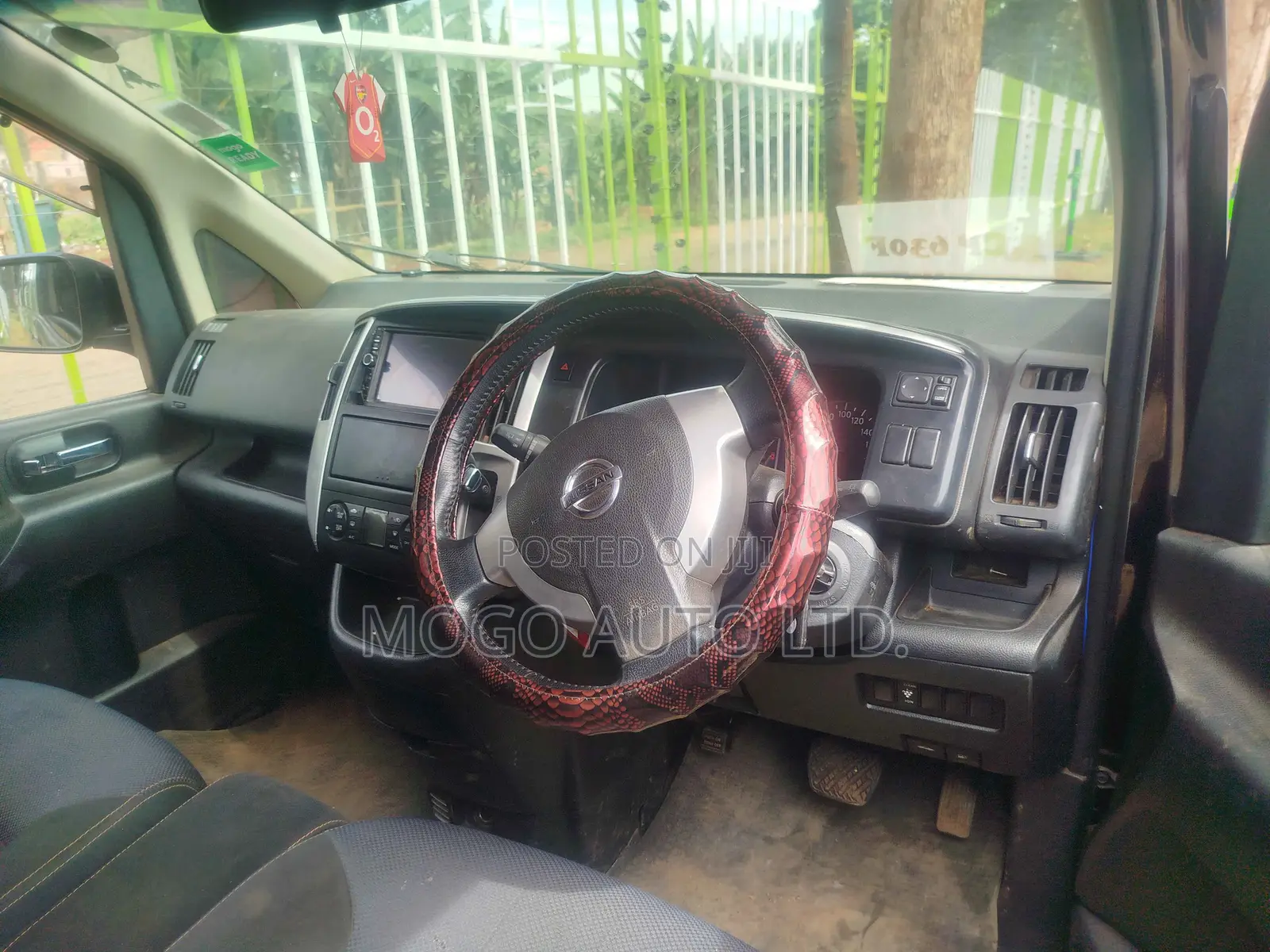 Nissan Serena 2010 Purple