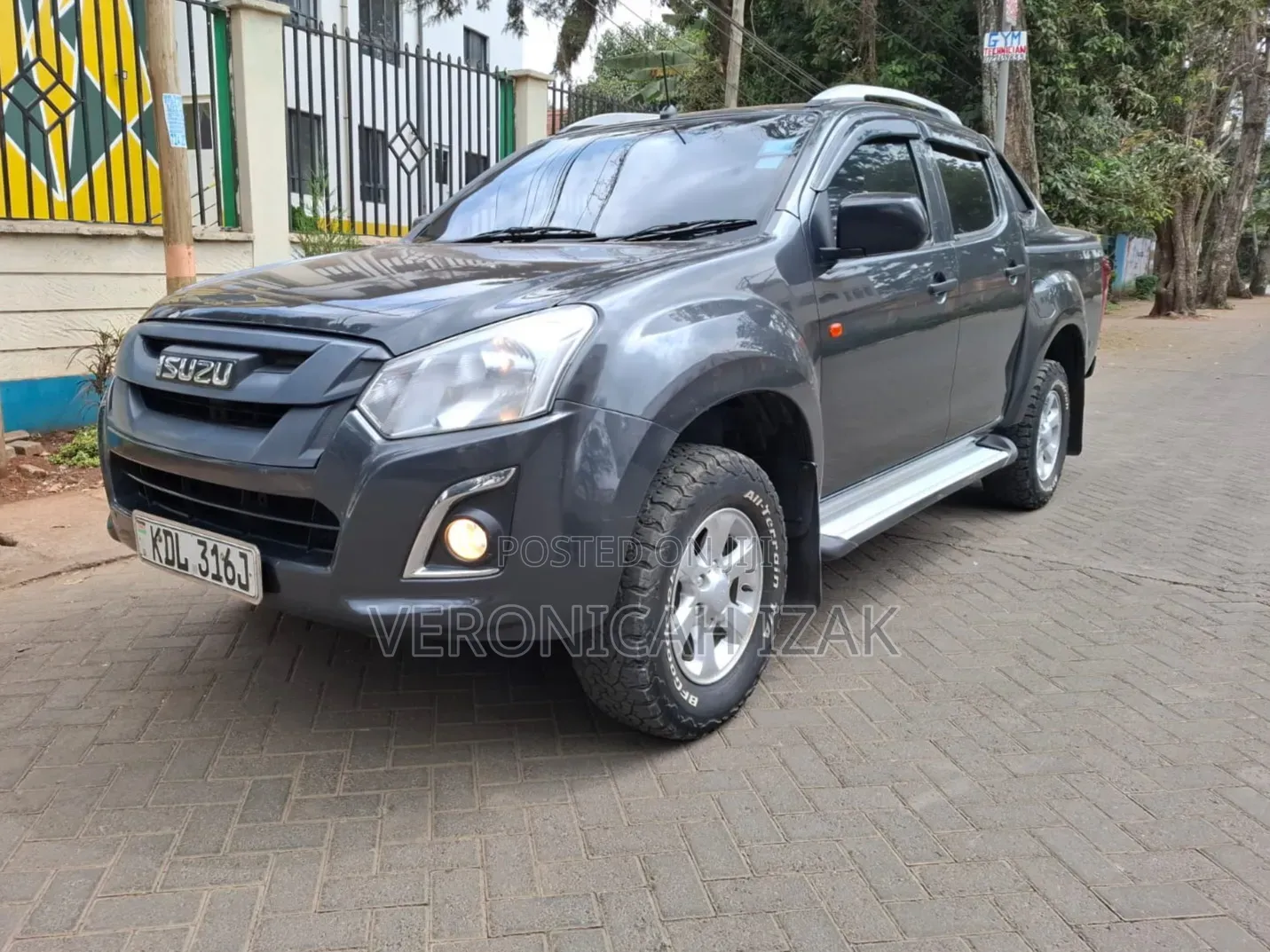Isuzu D-MAX 2022 Gray