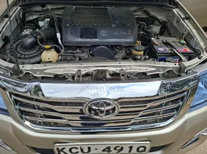 Toyota Hilux 2013 Silver
