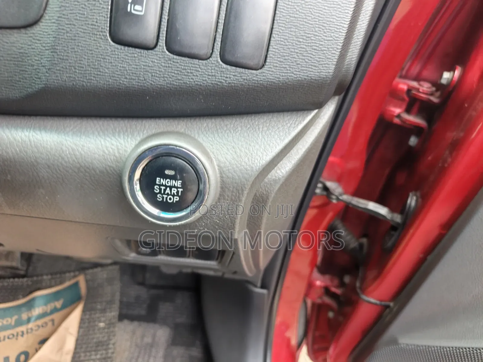 Toyota ISIS 2010 Red