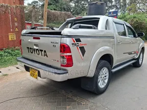 Toyota Hilux 2013 Silver