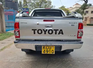 Toyota Hilux 2013 Silver