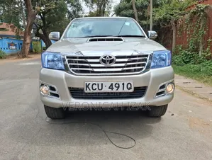 Toyota Hilux 2013 Silver