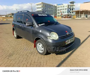 Toyota Sienta 2011 Gray