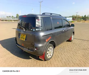 Toyota Sienta 2011 Gray