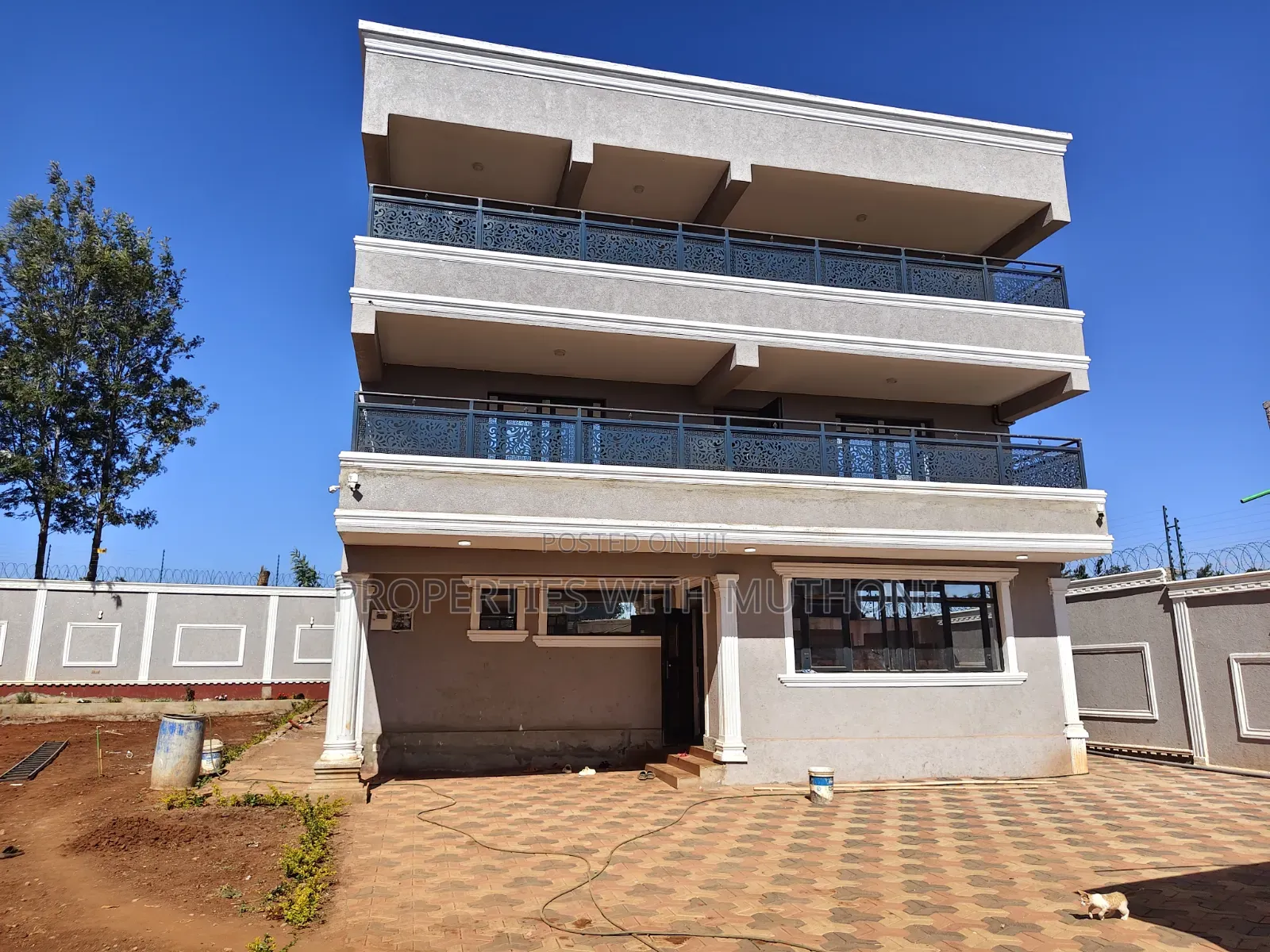 6bdrm Maisonette in Kibiku for sale