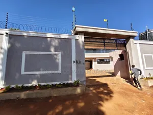 6bdrm Maisonette in Kibiku for sale