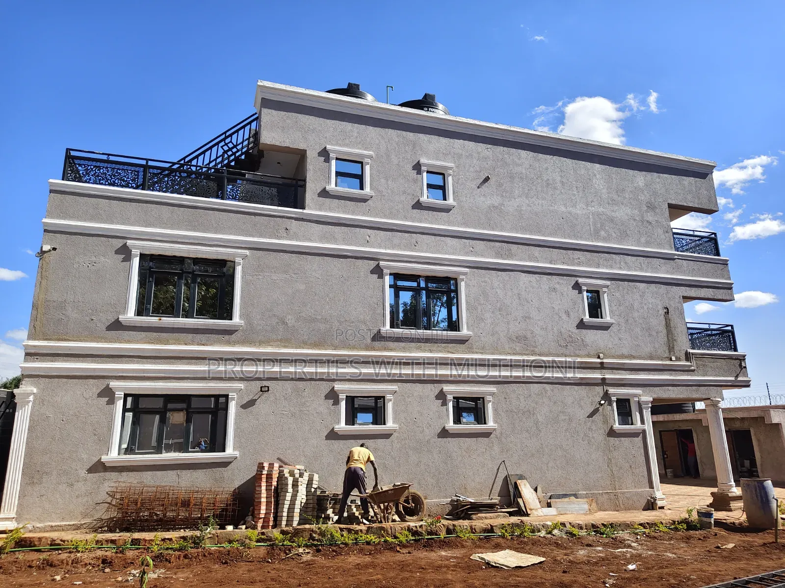 6bdrm Maisonette in Kibiku for sale