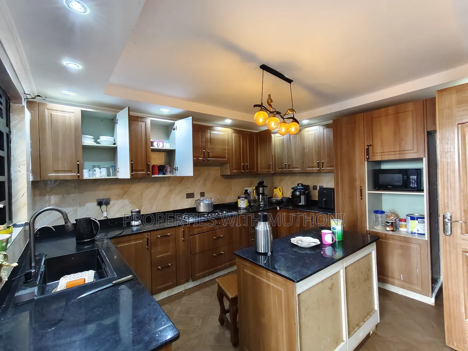6bdrm Maisonette in Kibiku for sale