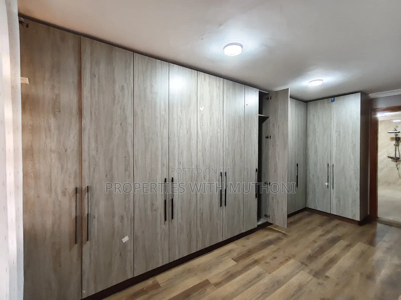 6bdrm Maisonette in Kibiku for sale