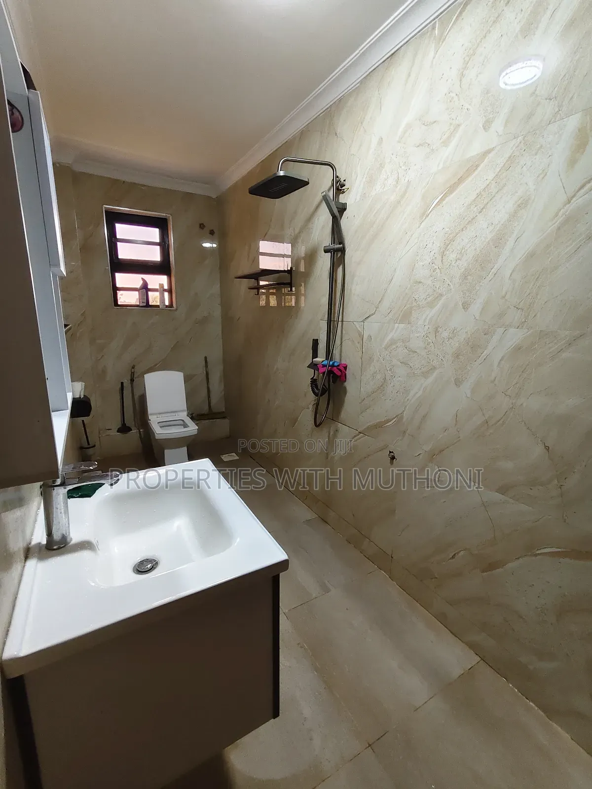 6bdrm Maisonette in Kibiku for sale