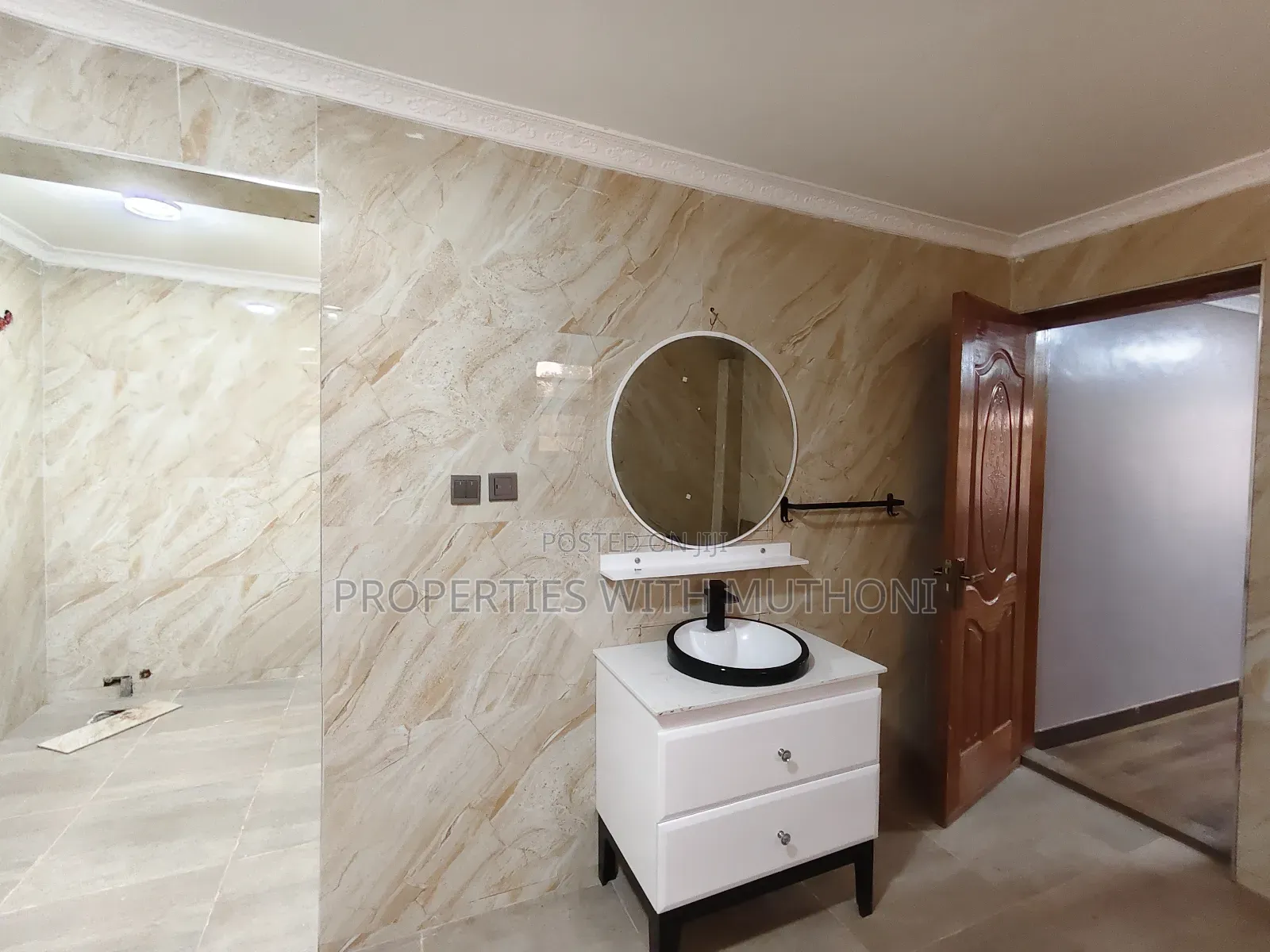 6bdrm Maisonette in Kibiku for sale