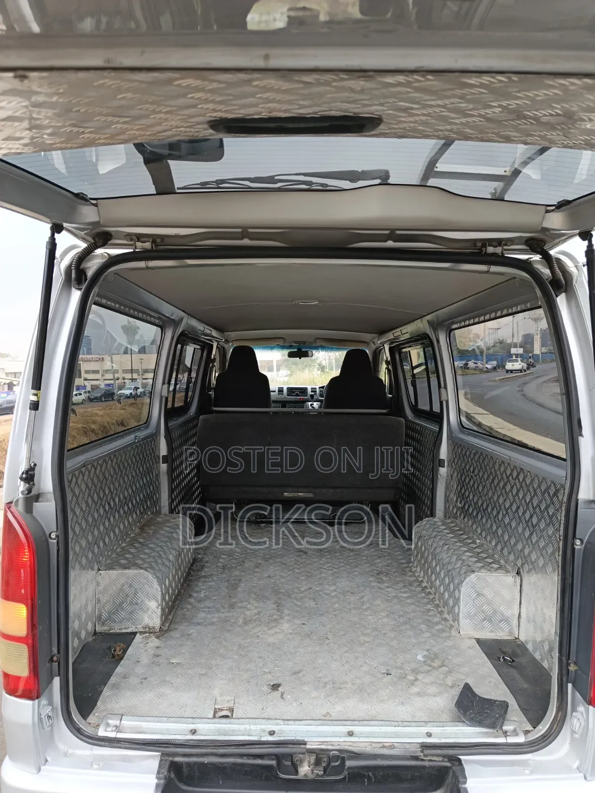 Toyota HiAce 2014 Silver