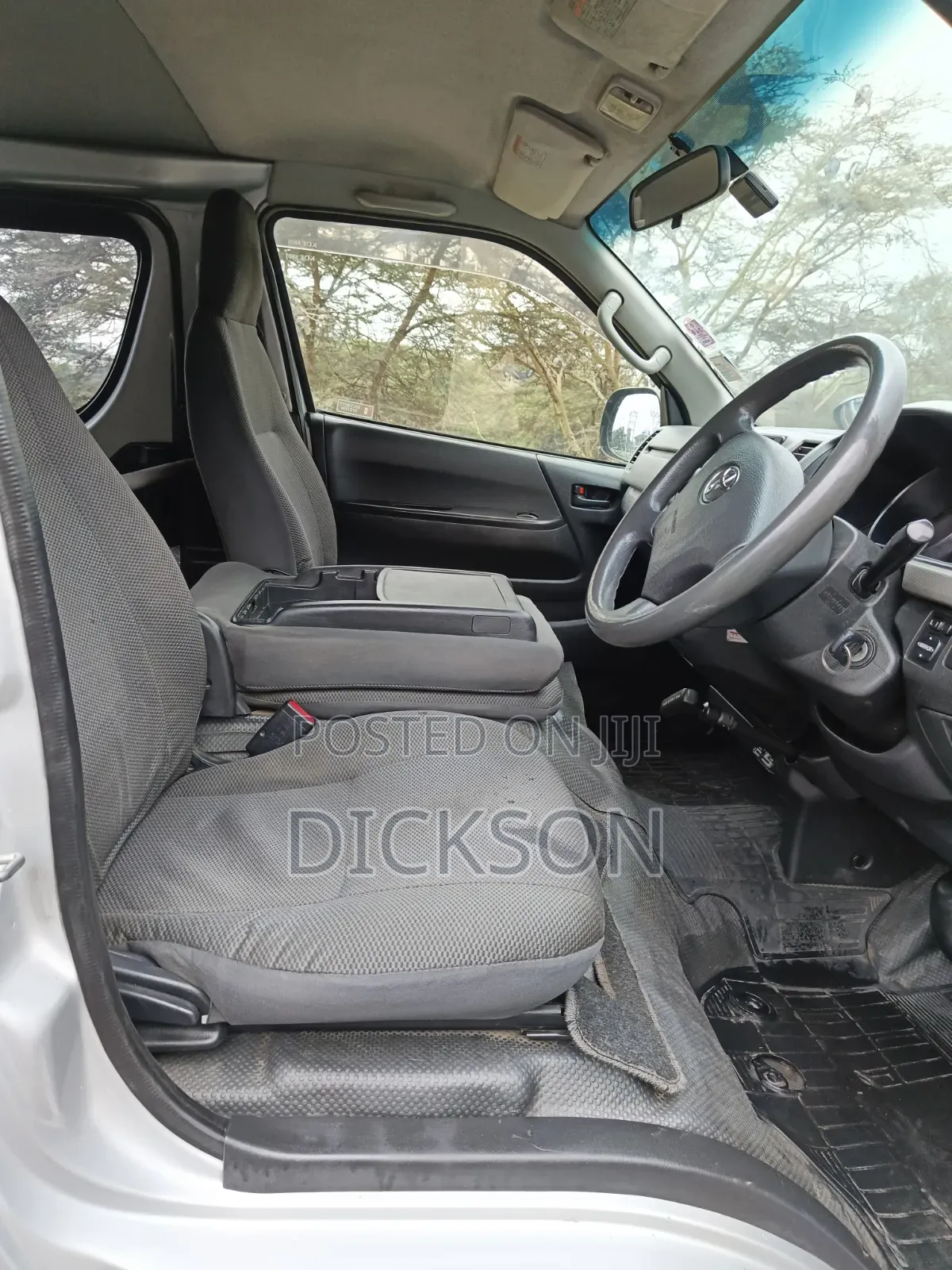 Toyota HiAce 2014 Silver