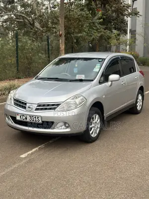 Nissan Tiida 2012 Silver