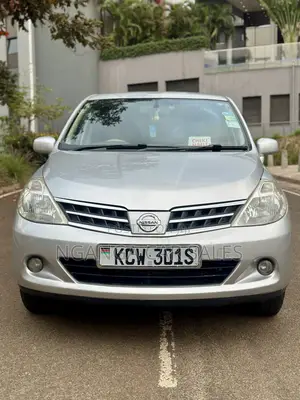 Nissan Tiida 2012 Silver