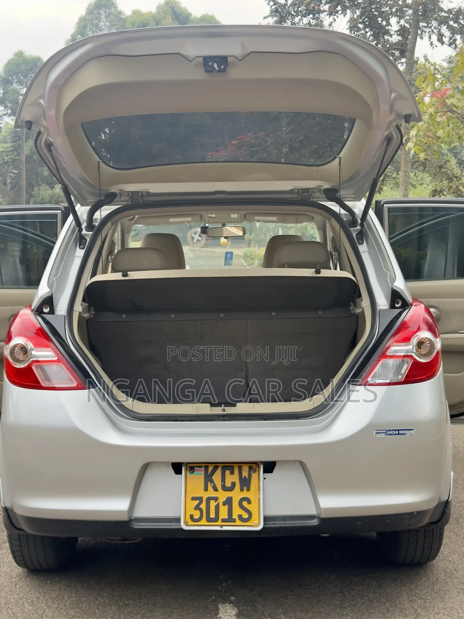 Nissan Tiida 2012 Silver