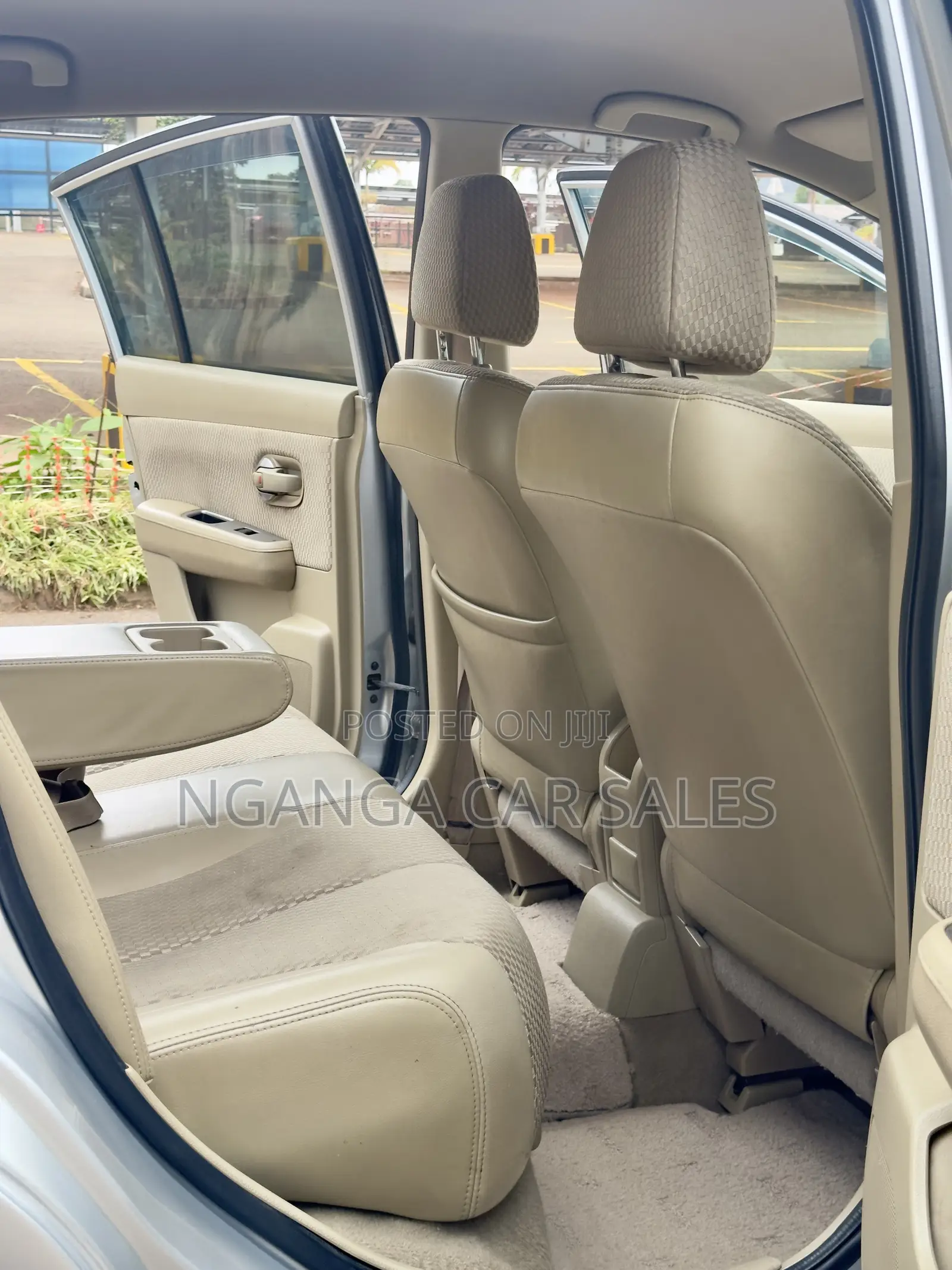Nissan Tiida 2012 Silver