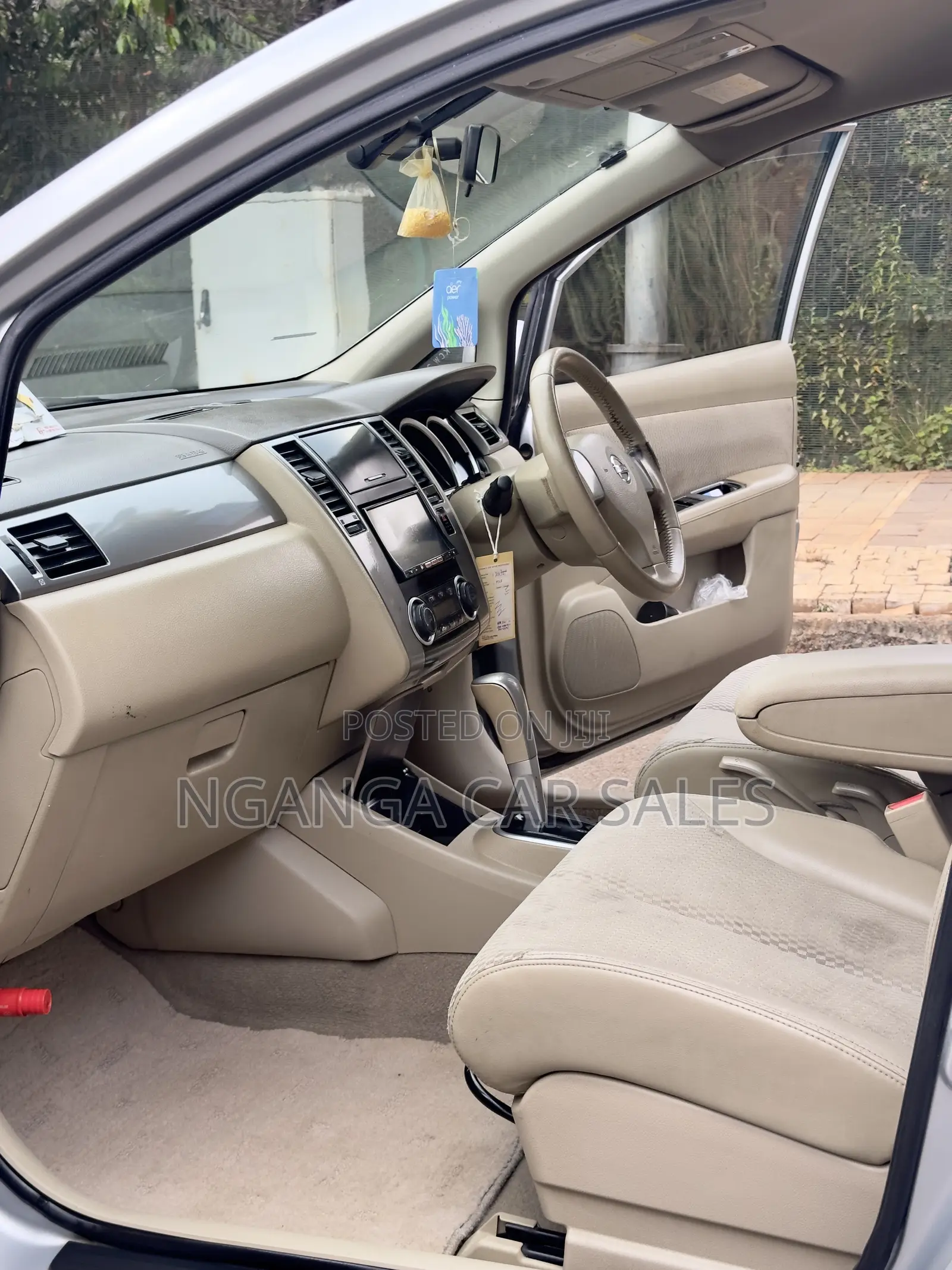 Nissan Tiida 2012 Silver