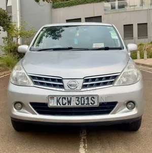 Nissan Tiida 2012 Silver