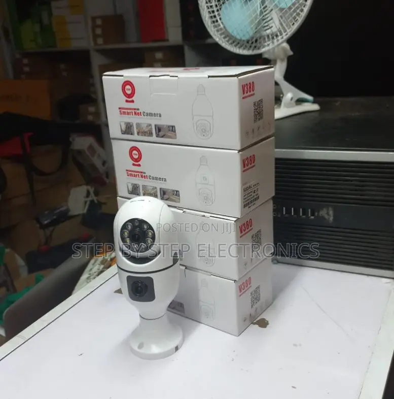Intelligent Mobile Monitoring Dual Lens PTZ WiFi Bulb Camera